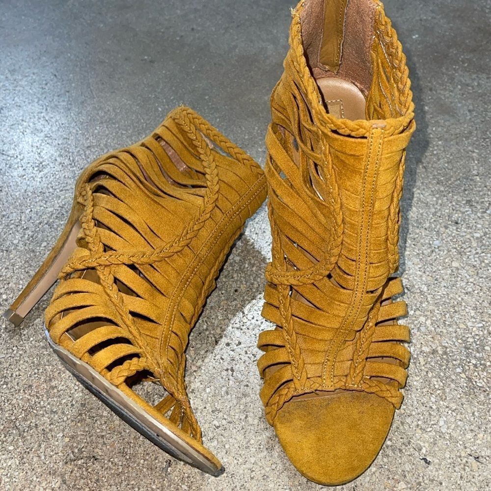 Beautiful suede heels 